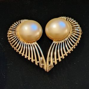 PEARL FLIGHT, 1957 Sarah Coventry, vintage  